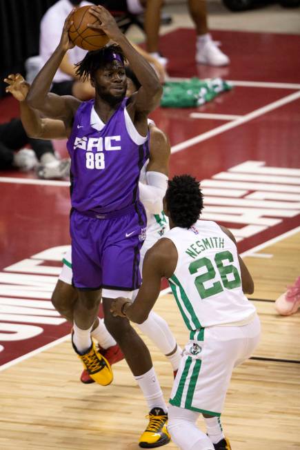 Sacramento Kings center Neemias Queta (88) looks to pass while guarded by Boston Celtics forwar ...