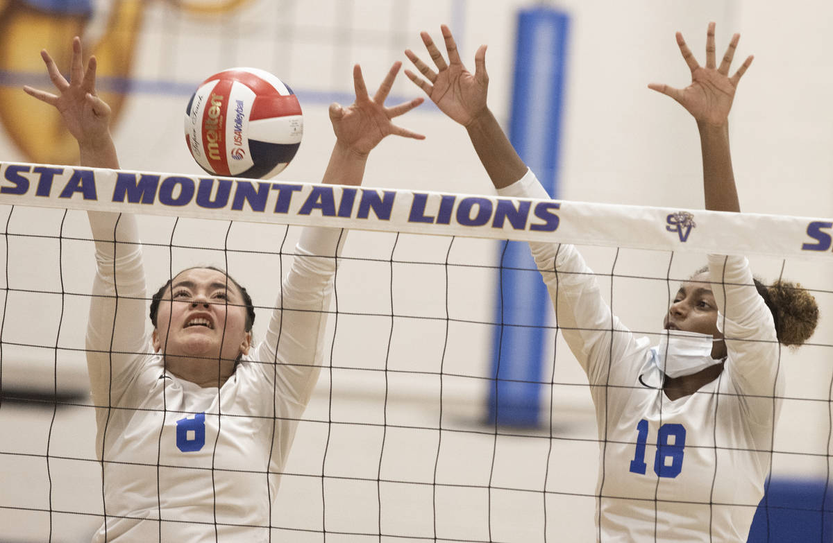 Sierra Vista’s Juliette Tiumalu (8) and Sumanpreet Kaur (18) leap to block a shot during ...