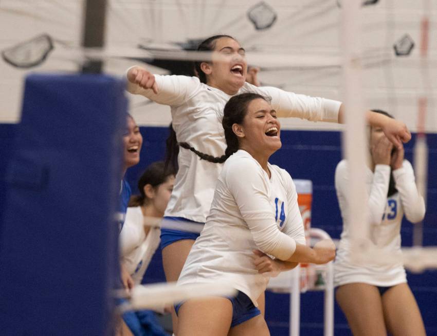 Sierra Vista’s Nazzirene-Alliz Mika Togiola (14) celebrates a big play with teammates du ...