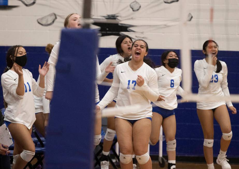 Sierra Vista’s Serenity Sula (17) celebrates a big play with teammates during a girls hi ...