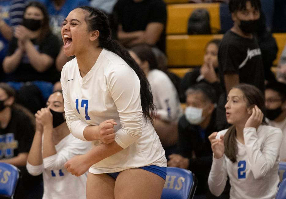 Sierra Vista’s Serenity Sula (17) celebrates a big play with teammates during a girls hi ...