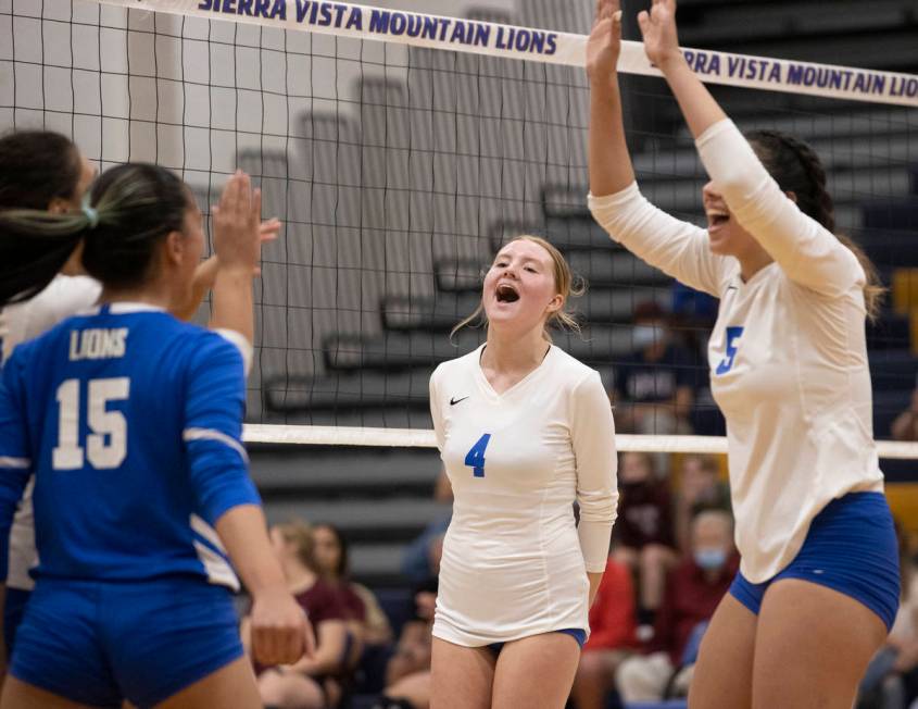 Sierra Vista’s Maysen Bruschke (4) celebrate’s a big play with teammates during a ...