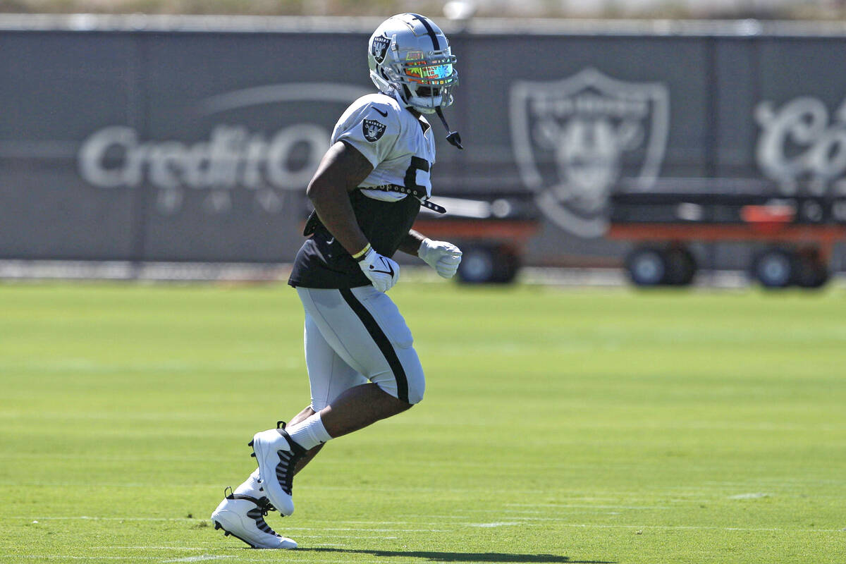 Raiders middle linebacker Denzel Perryman (52) runs on the field during team practice at the Ra ...