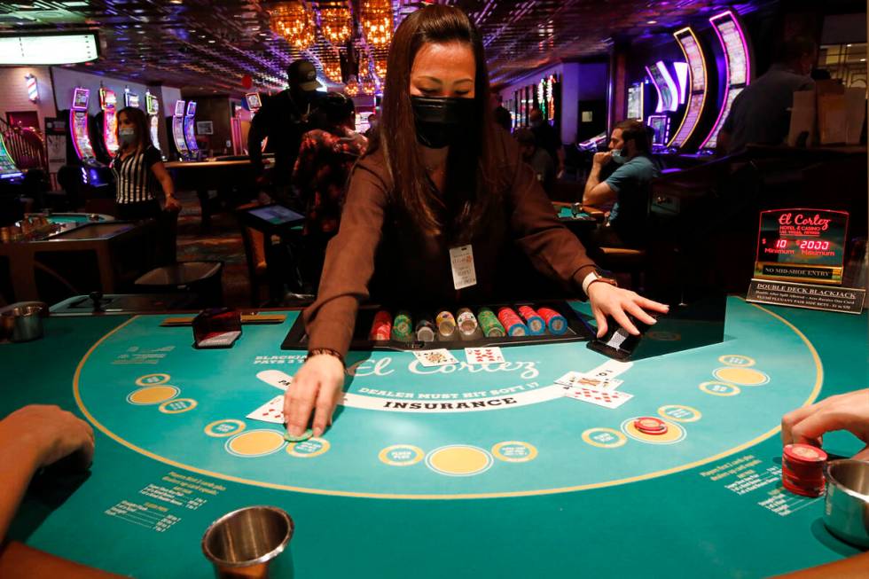 Blackjack Dealer Leu Pham works at El Cortez in Las Vegas, Saturday, Sept. 4, 2021. (Chitose Su ...