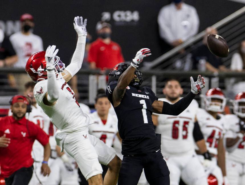 UNLV Rebels wide receiver Kyle Williams (1) tries but unable to catch the ball as Eastern Washi ...