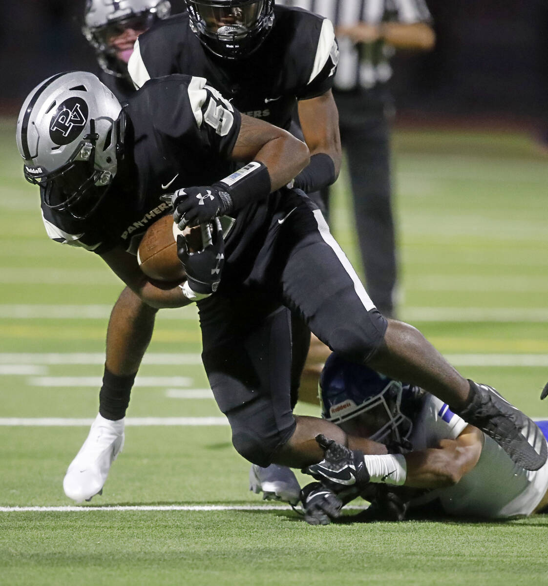 Green Valley High School's Logan Squires (55) tries to stop Palo Verde High School's Daquahn Go ...