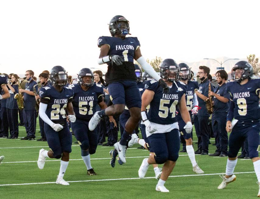 Foothill HighÕs football players take the field to face Liberty High at Foothill High Scho ...