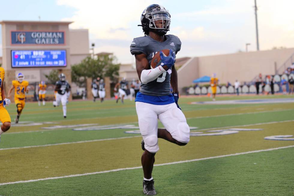 Desert Pines' Izley Manutai (13) makes a catch for a touchdown against Orem in the fourth quart ...