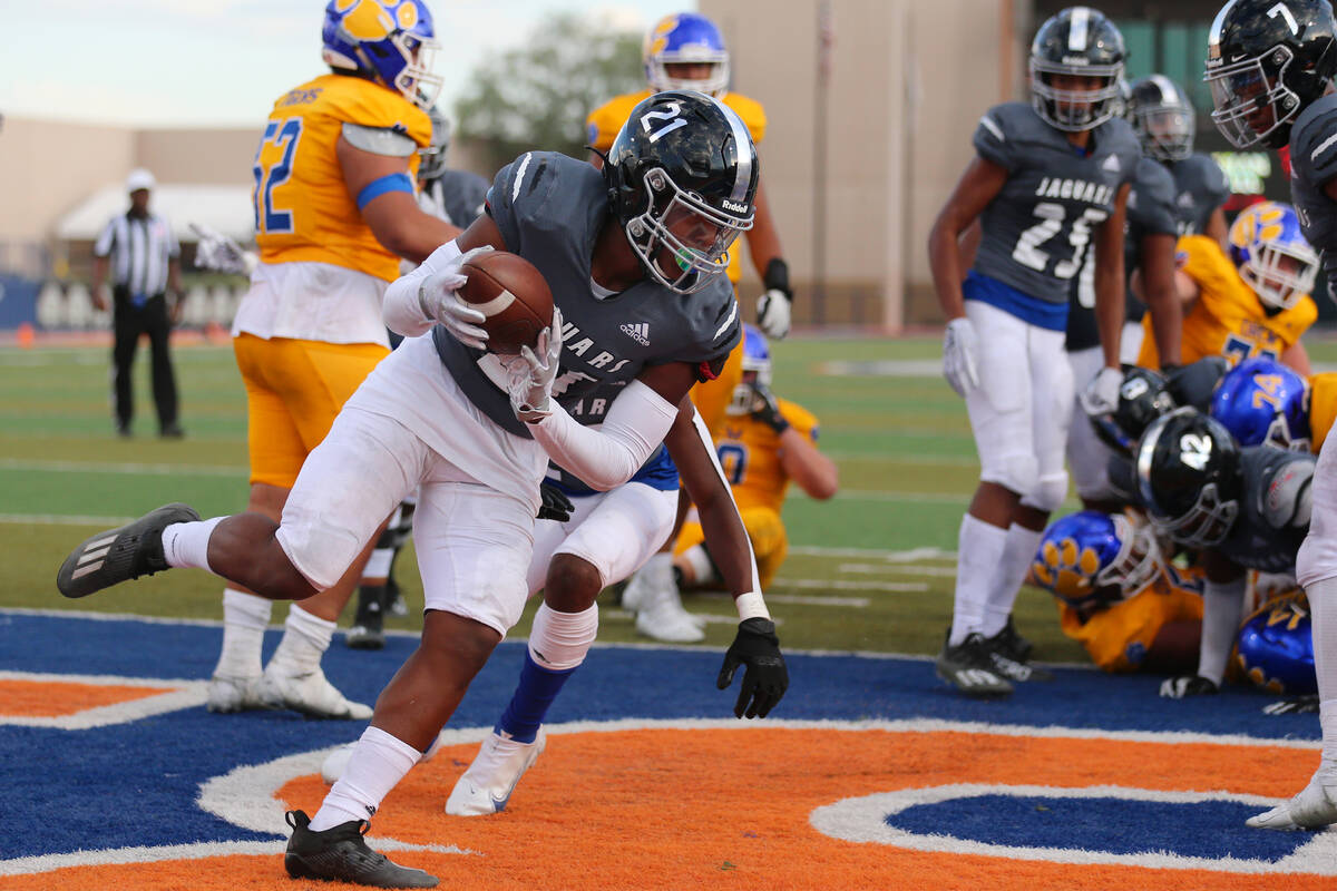 Desert Pines' Damari Washington (21) recovers a fumble by Orem in the fourth quarter of a footb ...