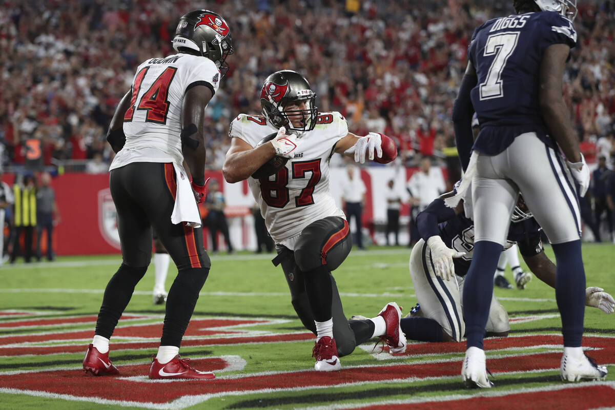 Tampa Bay Buccaneers tight end Rob Gronkowski (87) scores against the Dallas Cowboys during the ...