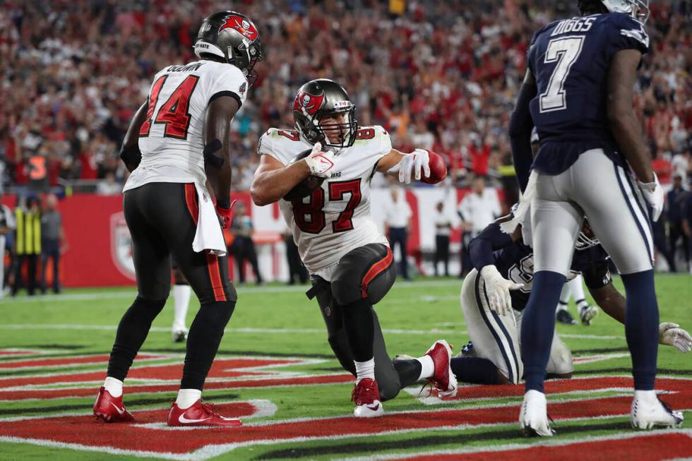 Tampa Bay Buccaneers tight end Rob Gronkowski (87) scores against the Dallas Cowboys during the ...