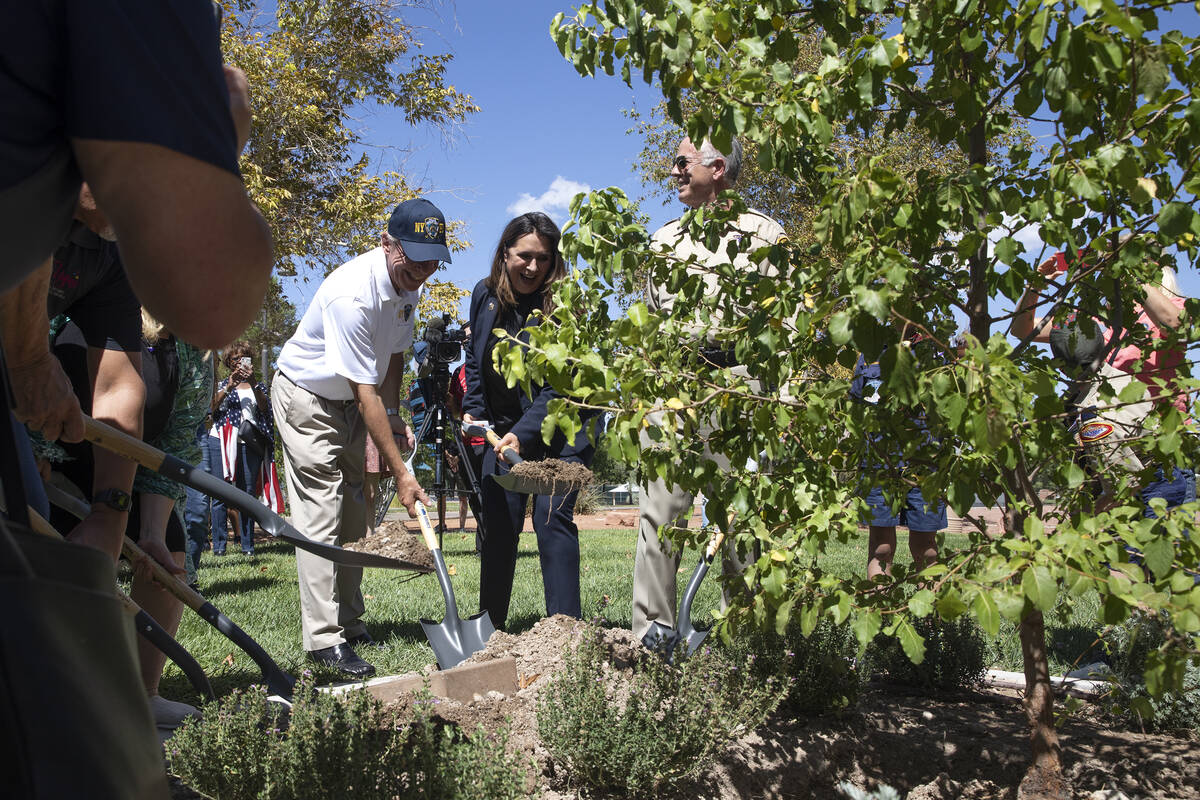 Bill Swierupski, vice president of the Las Vegas Ten-13 Club, left, and city councilwoman Victo ...