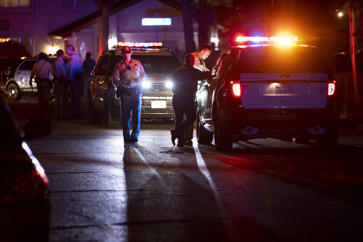 Las Vegas police officers investigate the scene of homicide on Montcliff Avenue in Spring Valle ...