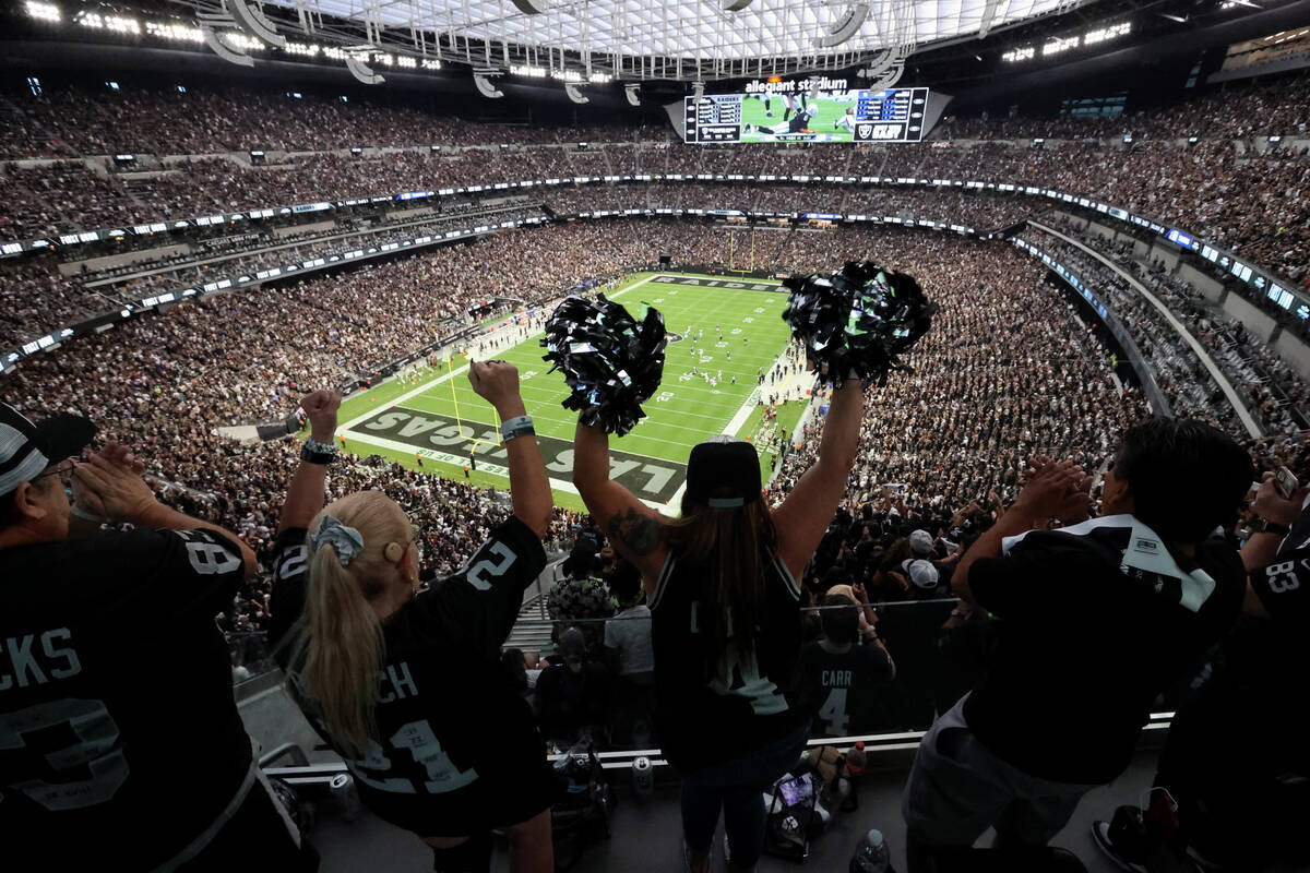 Fans cheer as the Raiders take on the Baltimore Ravens on ÒMonday Night FootballÓ at ...