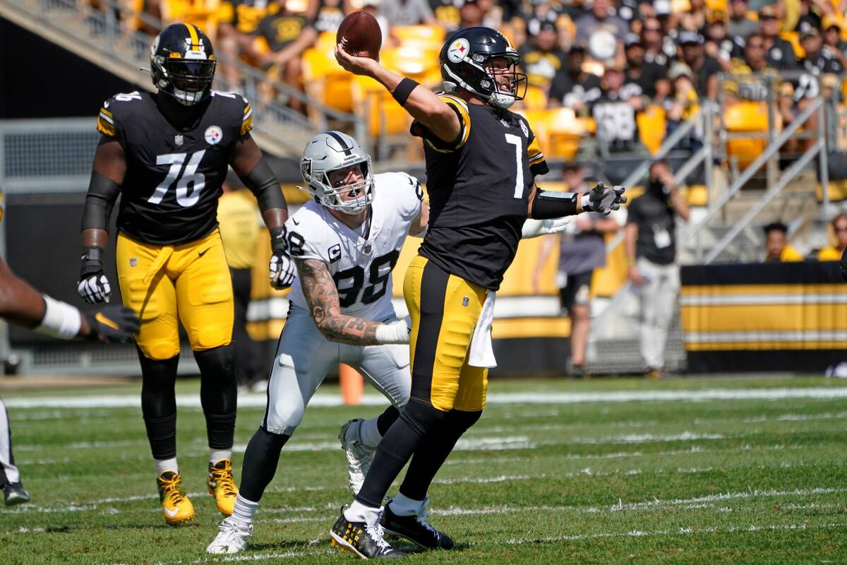 Pittsburgh Steelers quarterback Ben Roethlisberger (7) throws a pass under pressure by Las Vega ...
