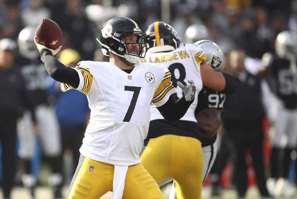 Pittsburgh Steelers quarterback Ben Roethlisberger (7) passes against the Oakland Raiders durin ...