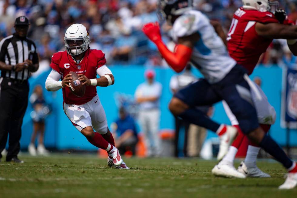 Arizona Cardinals quarterback Kyler Murray (1) runs with the ball against the Tennessee Titans ...