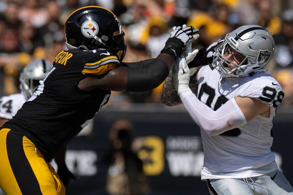 Raiders defensive end Maxx Crosby (98) turns the corner around Pittsburgh Steelers offensive ta ...