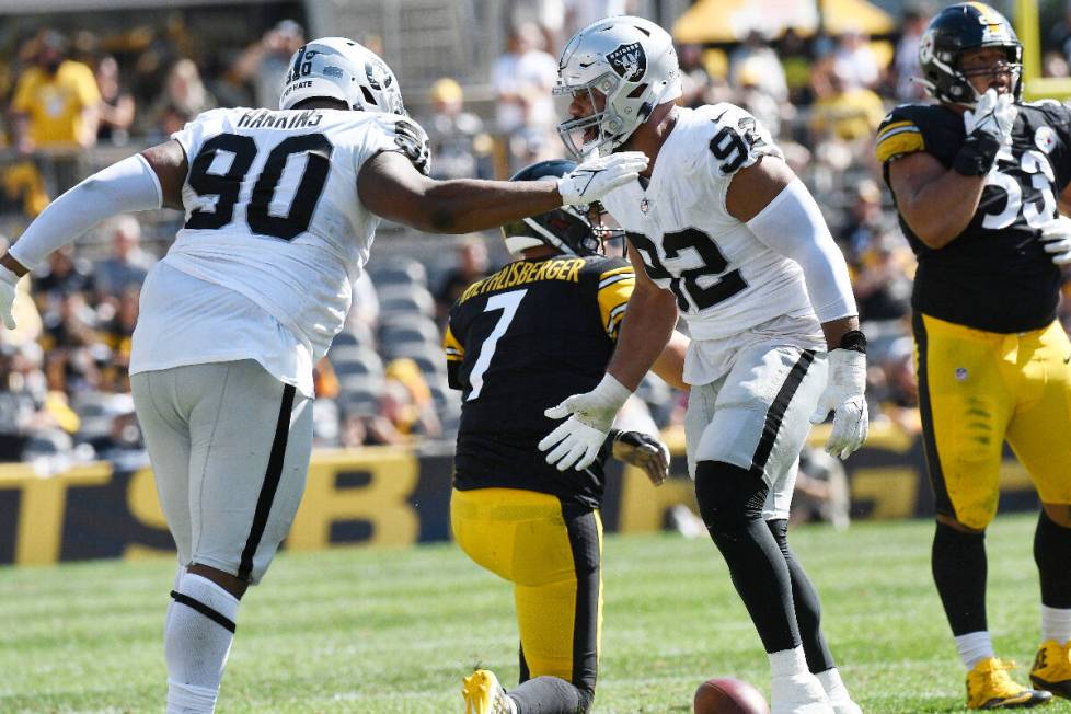 Las Vegas Raiders defensive end Solomon Thomas (92) and defensive tackle Johnathan Hankins (90) ...