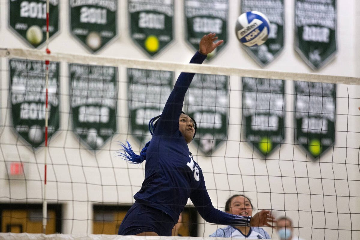 Shadow Ridge's Jocelyn Sanders (16) spikes to Palo Verde during their high school volleyball ga ...