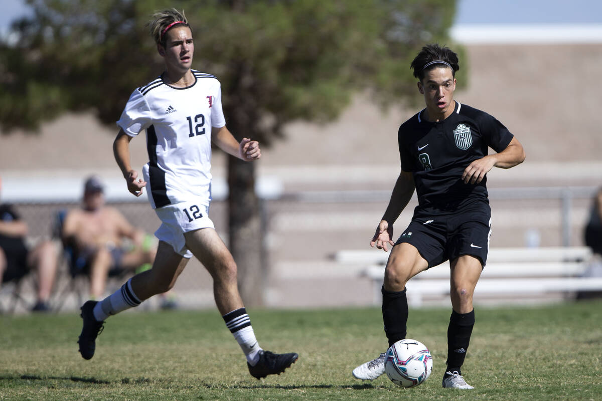 Palo Verde's Elad Cohen (8) eyes the ball as Liberty's Andrew Ortiz (12) catches up to him duri ...