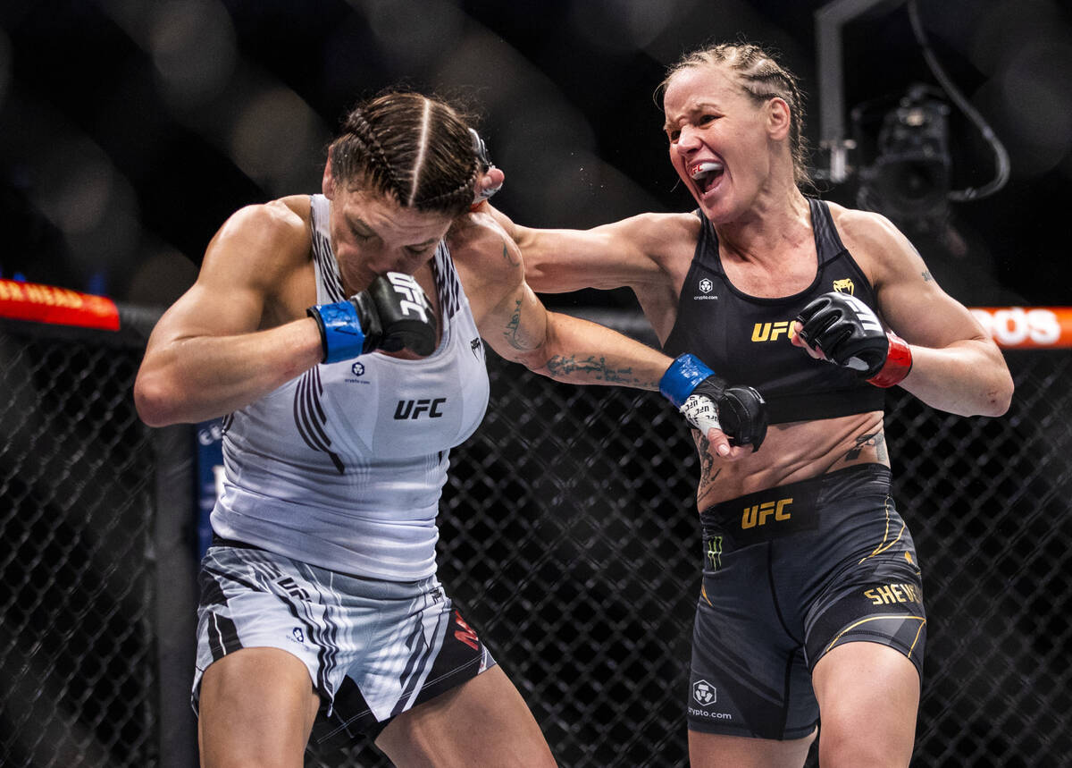 Lauren Murphy, left, is punched by Valentina Shevchenko in the fourth round of their women's fl ...