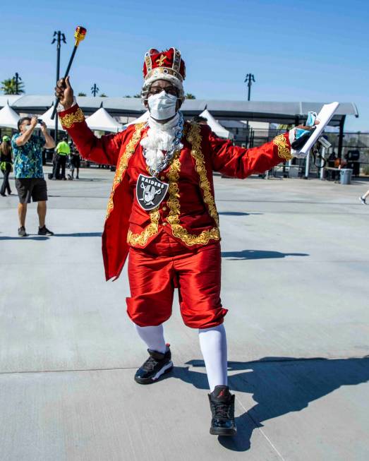 ÒKing GeorgeÓ arrives to see the Raiders versus the Miami Dolphins for their NFL game ...