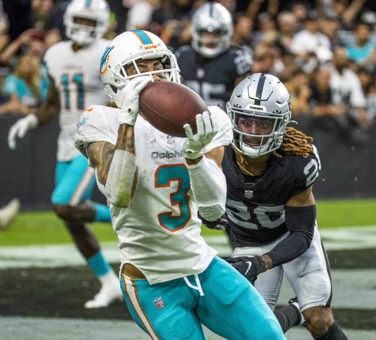 Miami Dolphins wide receiver Will Fuller (3) pulls in a two-point conversion past Las Vegas Rai ...