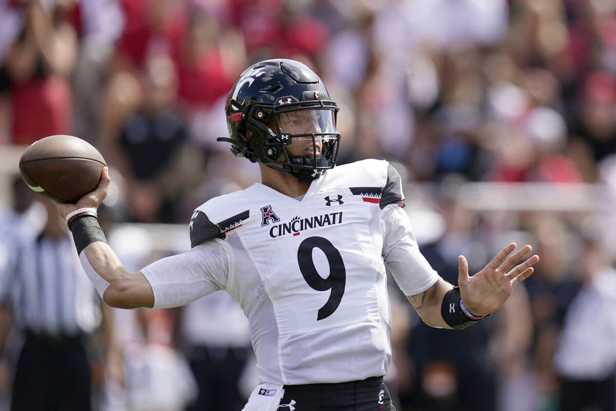 Cincinnati quarterback Desmond Ridder (9) throws during the first half of an NCAA college footb ...
