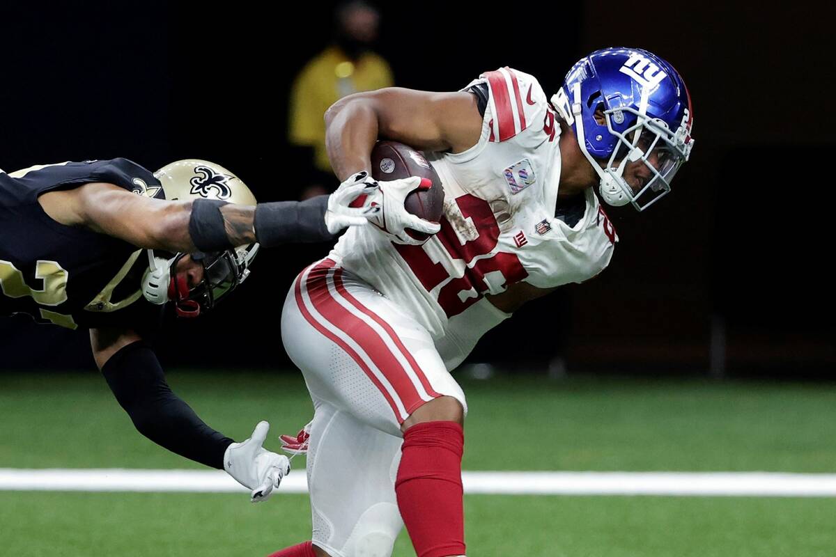New York Giants running back Saquon Barkley (26) scores on a touchdown reception against New Or ...