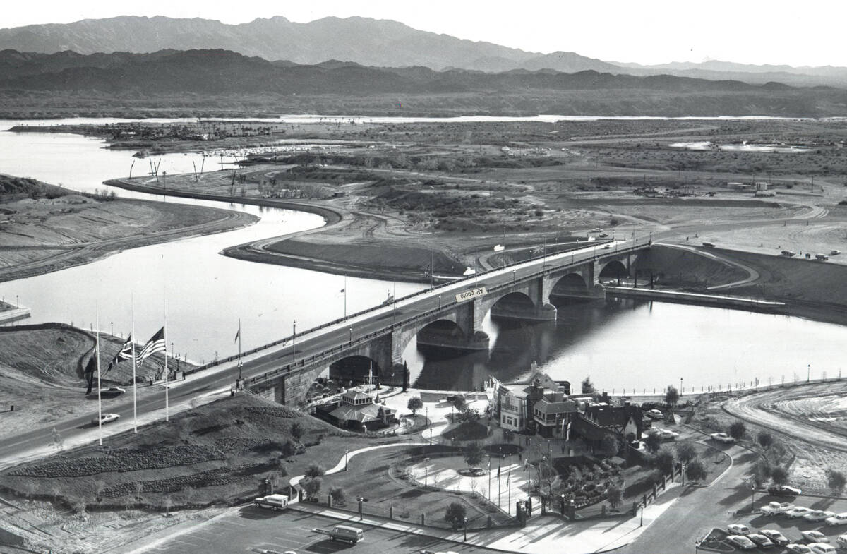 The London Bridge pictured on Monday, Oct. 19, 1981, in Lake Havasu, Ariz. (AP Photo)