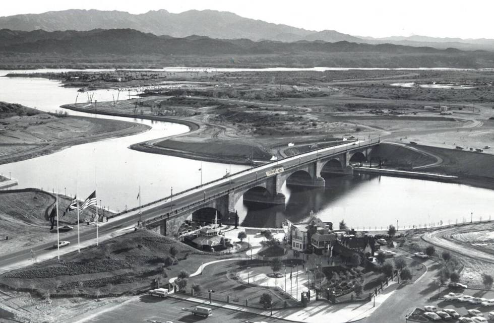 The London Bridge pictured on Monday, Oct. 19, 1981, in Lake Havasu, Ariz. (AP Photo)