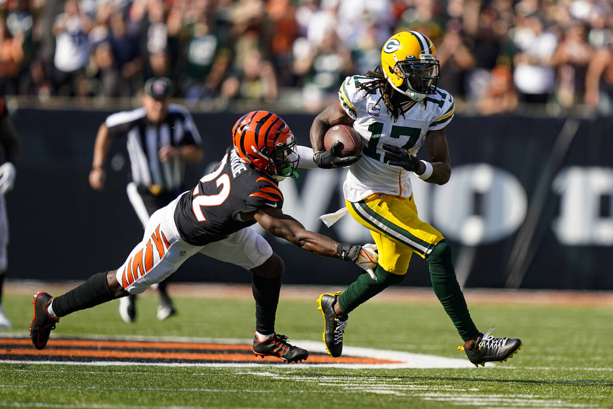 Green Bay Packers wide receiver Davante Adams (17) tries to escape the tackle of Cincinnati Ben ...