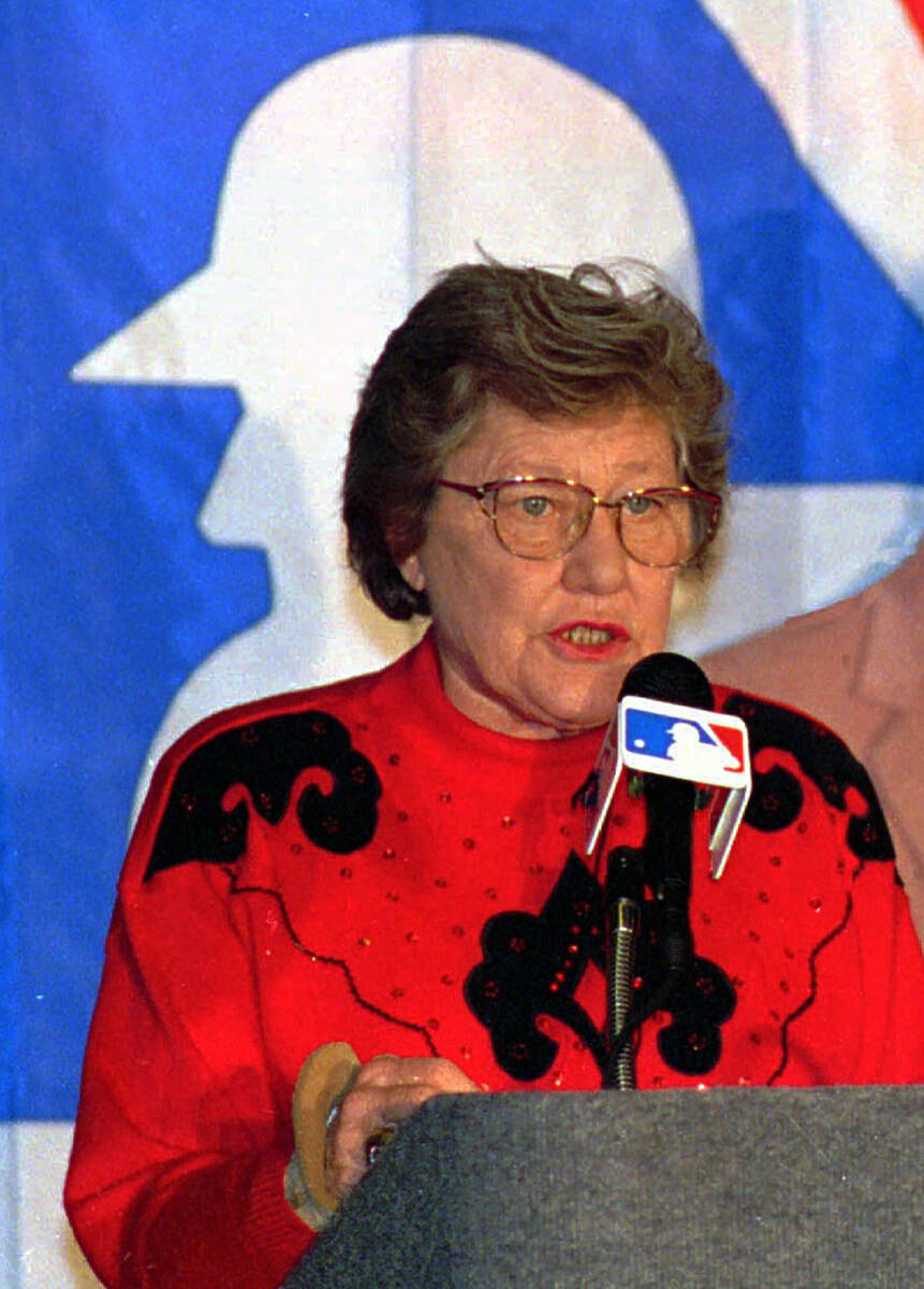FILE - This Dec. 10, 1992 file photo shows Cincinnati Reds owner Marge Schott apologizing for r ...