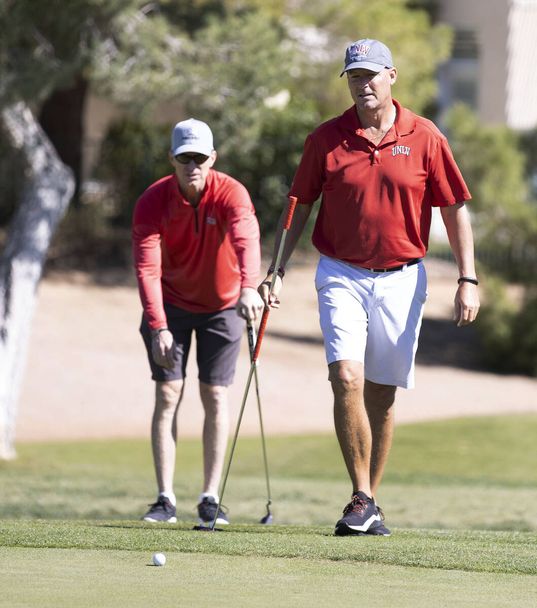 Former UNLV starting quarterbacks Steve Stallworth, left, and Derek Stott play golf at Canyon S ...