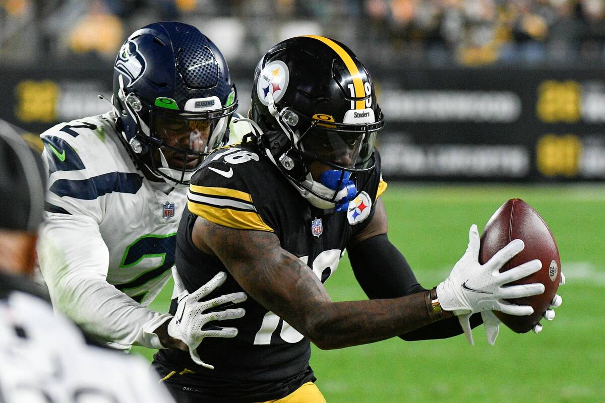 Pittsburgh Steelers wide receiver Diontae Johnson (18) makes a catch in front of Seattle Seahaw ...