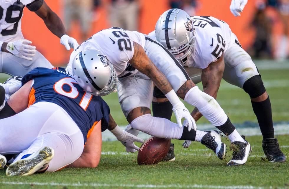 Raiders defensive back Keisean Nixon (22, right) eyes a fumble with teammate middle linebacker ...
