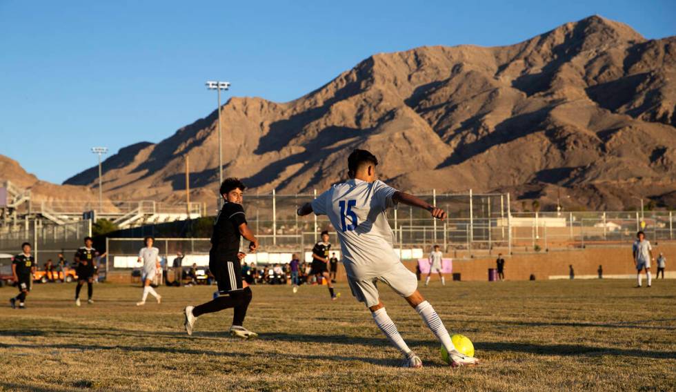 Green Valley's Javier Vargas (15) passes to a teammate as Sunrise Mountain's Daniel Rodriguez C ...