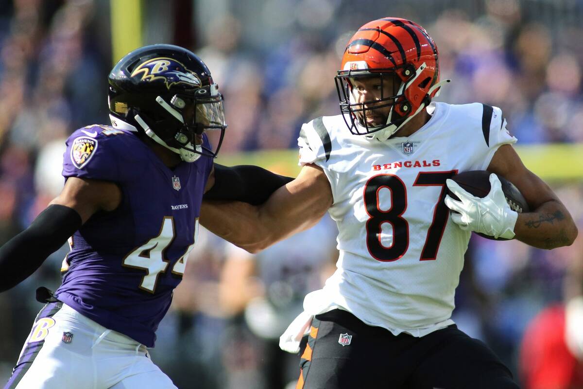 Cincinnati Bengals tight end C.J. Uzomah (87) catches a touchdown pass during an NFL football g ...