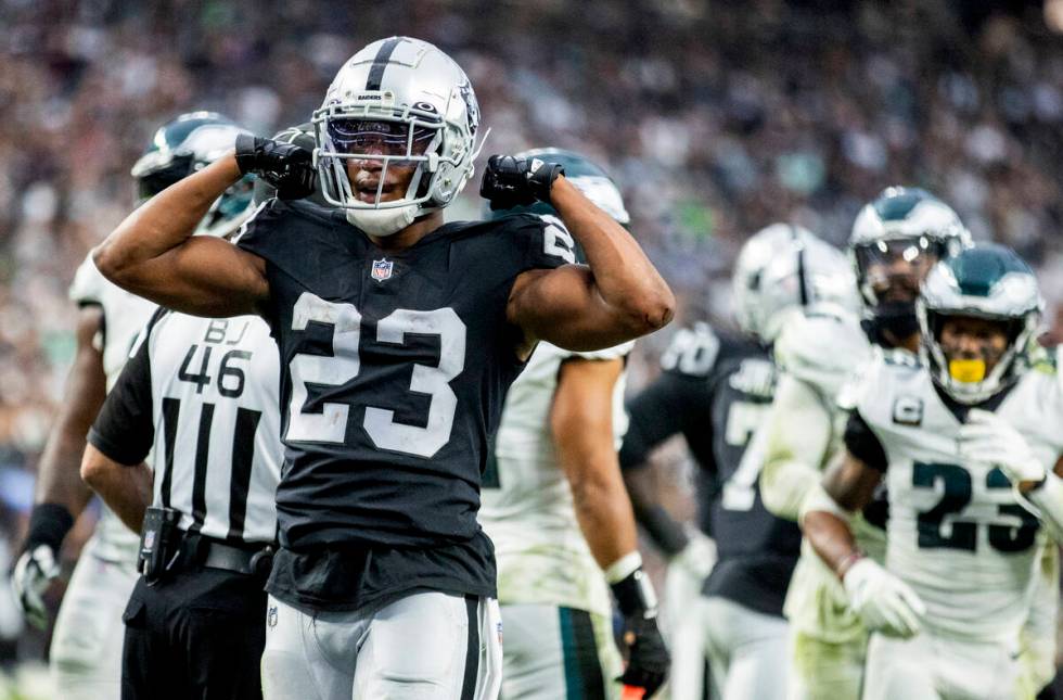 Raiders running back Kenyan Drake (23) flexes after another great run over the Philadelphia Eag ...