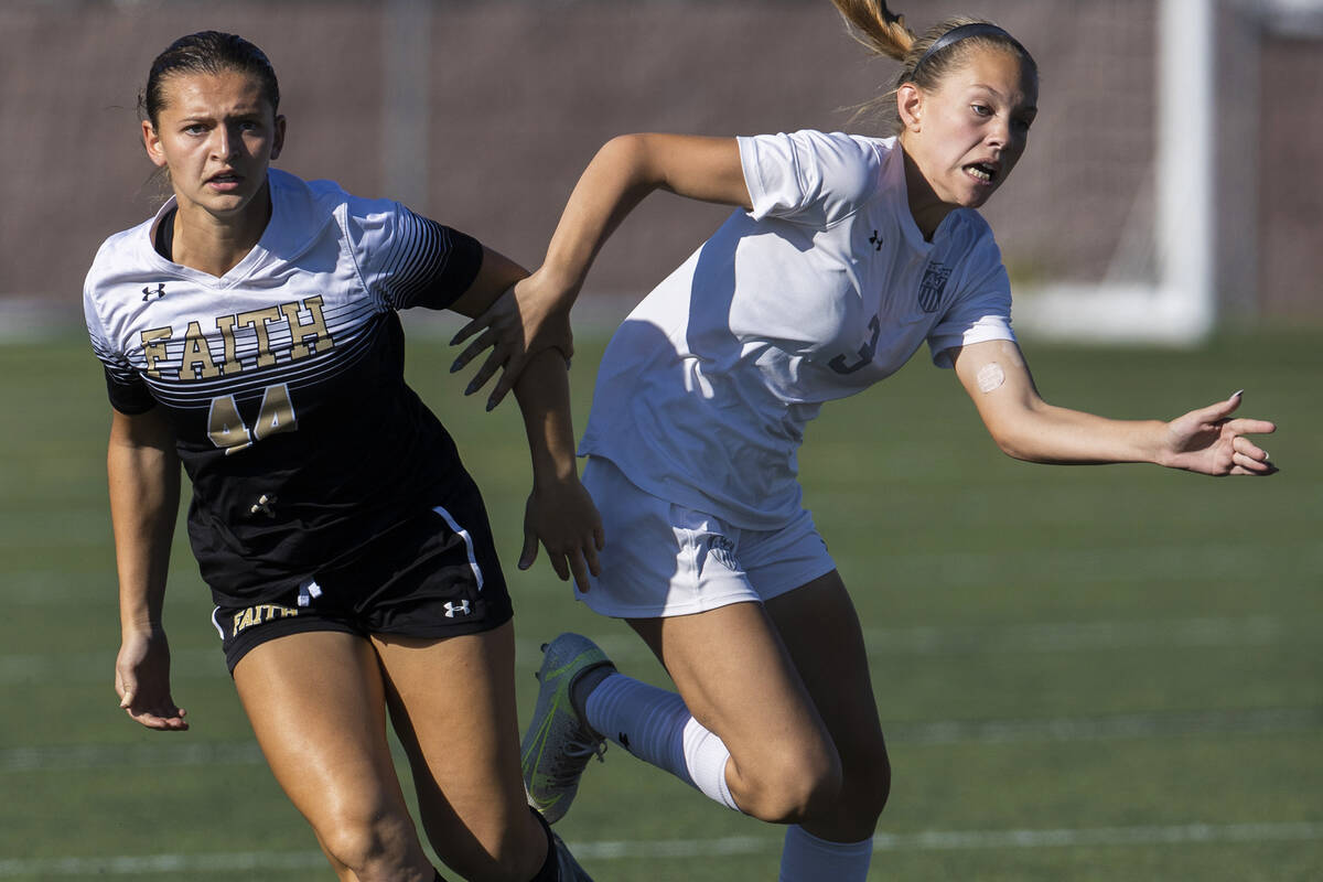 Faith Lutheran’s Ari Gaminara, left, and Arbor View’s Zoey Christian fight for possession d ...