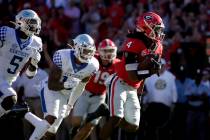 Georgia running back James Cook (4) carries the ball in for a touchdown against Kentucky during ...