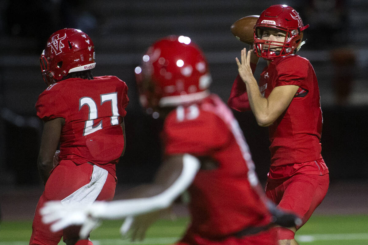 Arbor View's quarterback Kyle Holmes (17) looks to pass to his teammate D'Andre Washington, cen ...