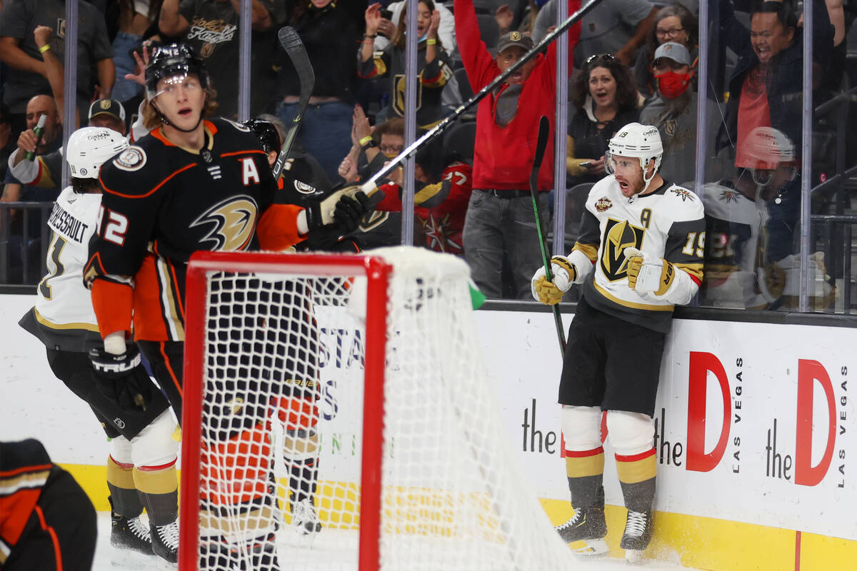 Vegas Golden Knights right wing Reilly Smith (19) celebrates his goal in the first period durin ...