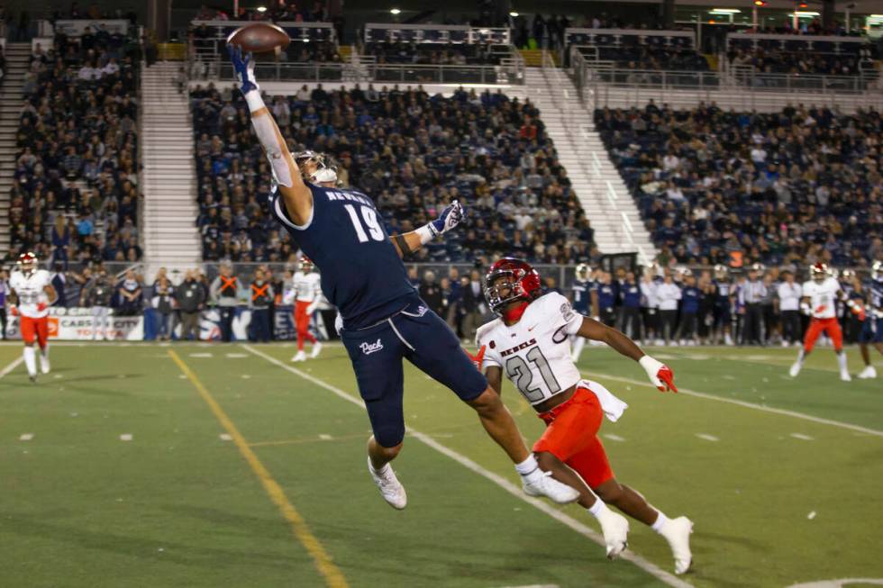 Nevada tight end Cole Turner (19) makes the one handed catch for a touchdown over UNLV defensiv ...