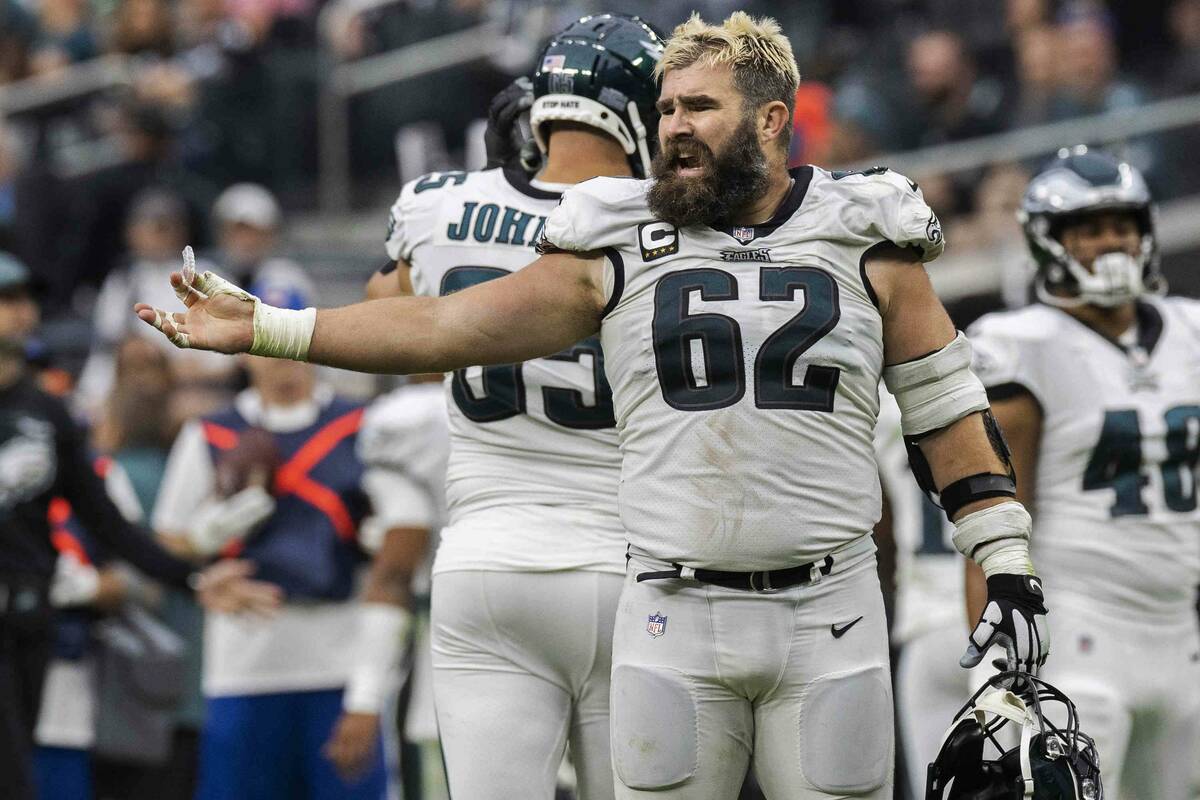 Philadelphia Eagles center Jason Kelce (62) argues a penalty call in the second half during an ...