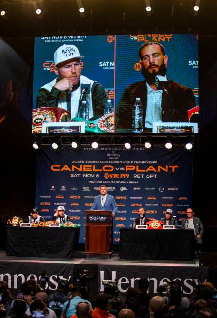 Boxing analyst Brian Campbell fields questions to fighters and trainers during the final press ...