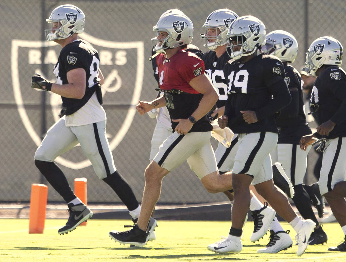 Las Vegas Raiders quarterback Derek Carr (4) leads players to drills during a practice session ...