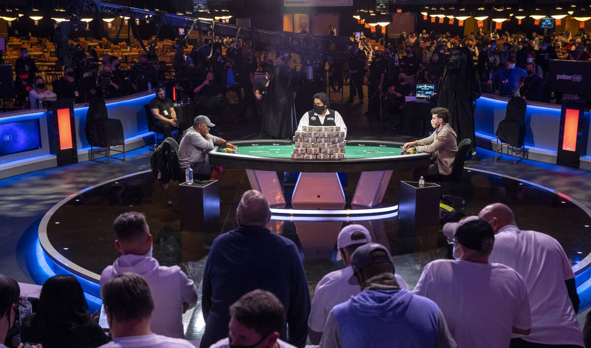 George Holmes, left, and Koray Aldemir battle at the final table for the $10,000 buy-in Main Ev ...