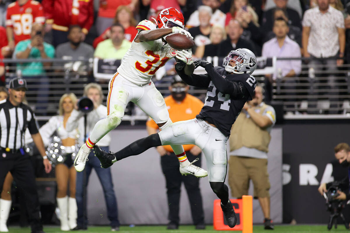 Kansas City Chiefs running back Darrel Williams (31) makes a touchdown catch under pressure fro ...